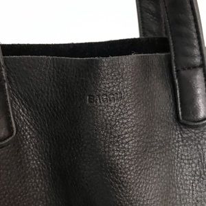 Well loved pebble leather Baggu tote bag.